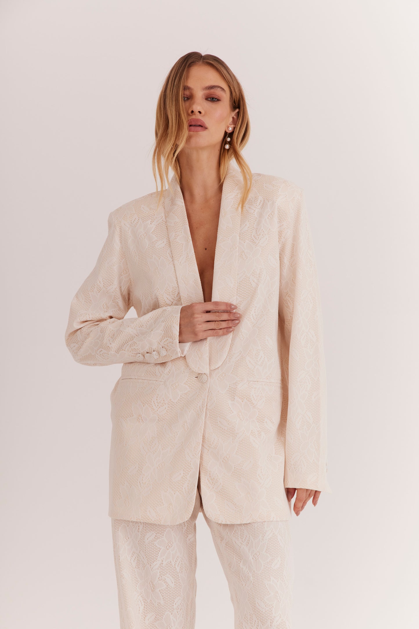 Blazer de Alfaiataria Smoking em Renda "Fleur de Lune"