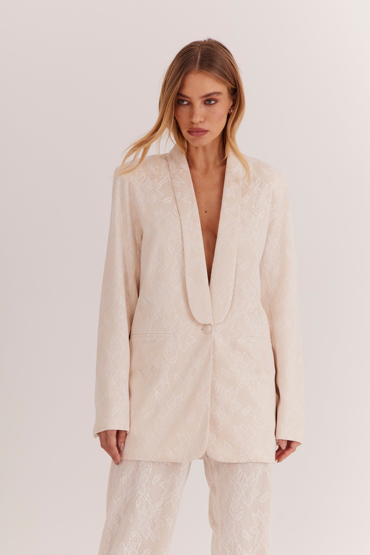 Blazer de Alfaiataria Smoking em Renda "Fleur de Lune"