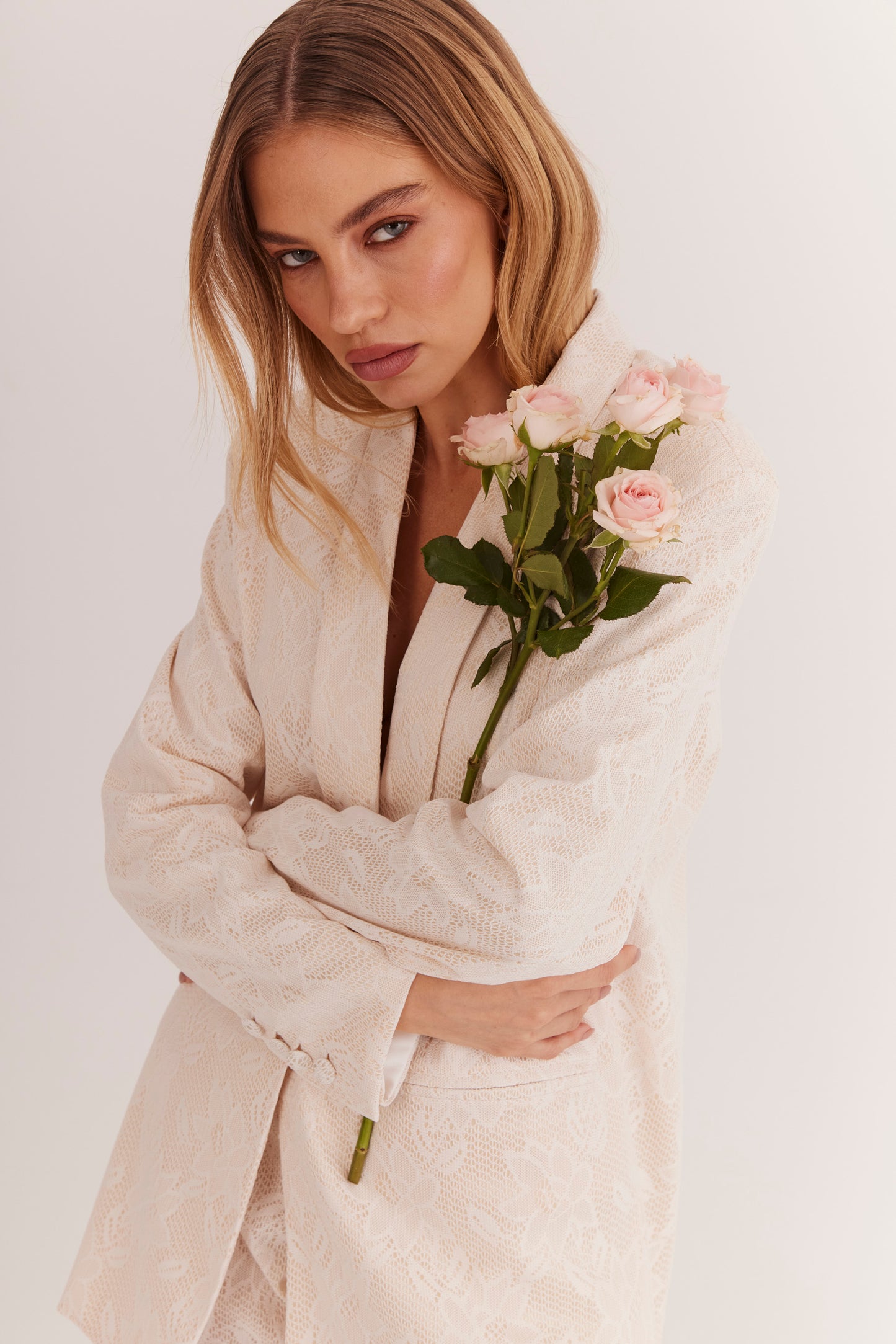 Blazer de Alfaiataria Smoking em Renda "Fleur de Lune"