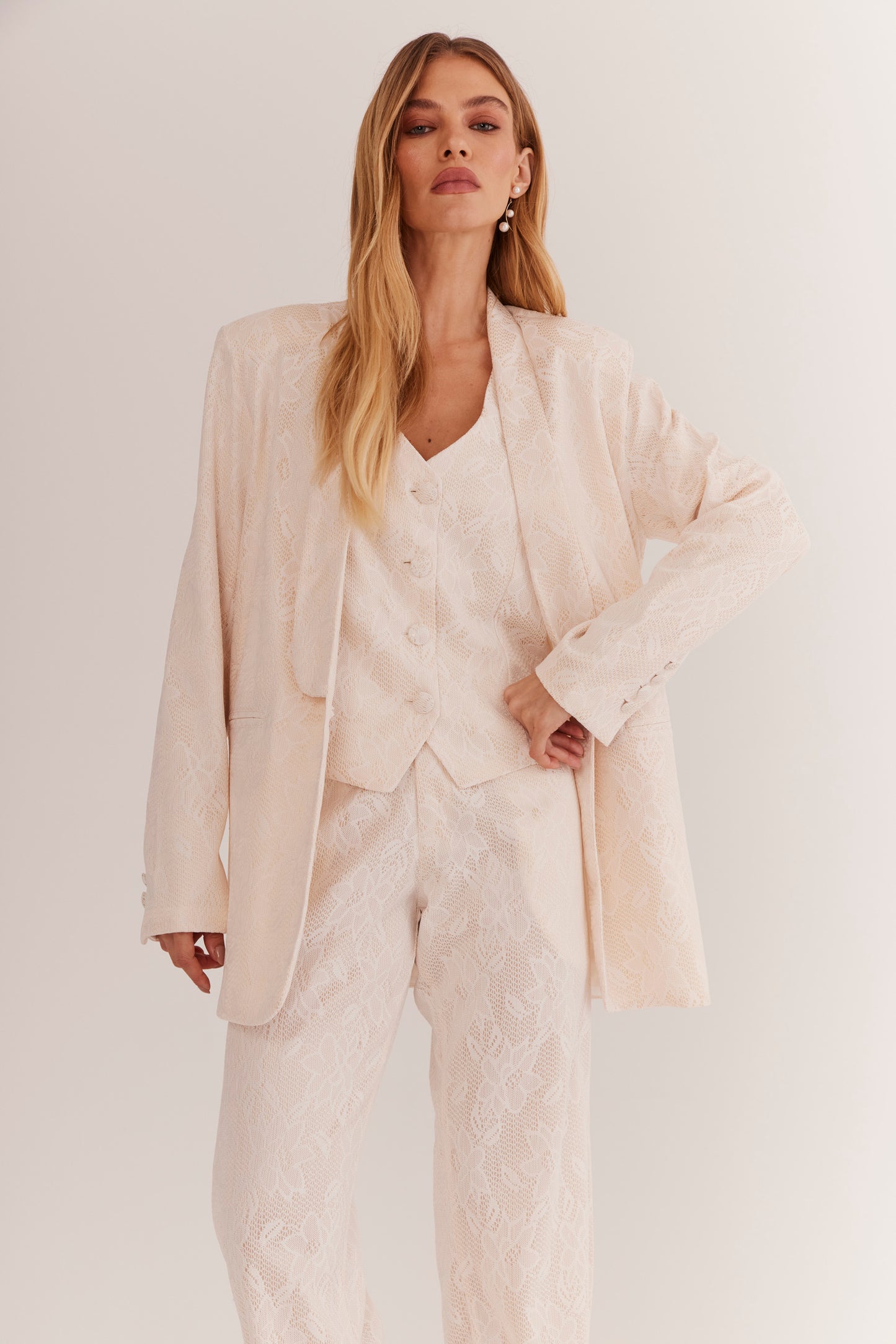 Colete de Alfaiataria em Renda "Fleur de Lune"