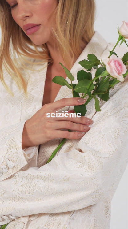 Blazer de Alfaiataria Smoking em Renda "Fleur de Lune"